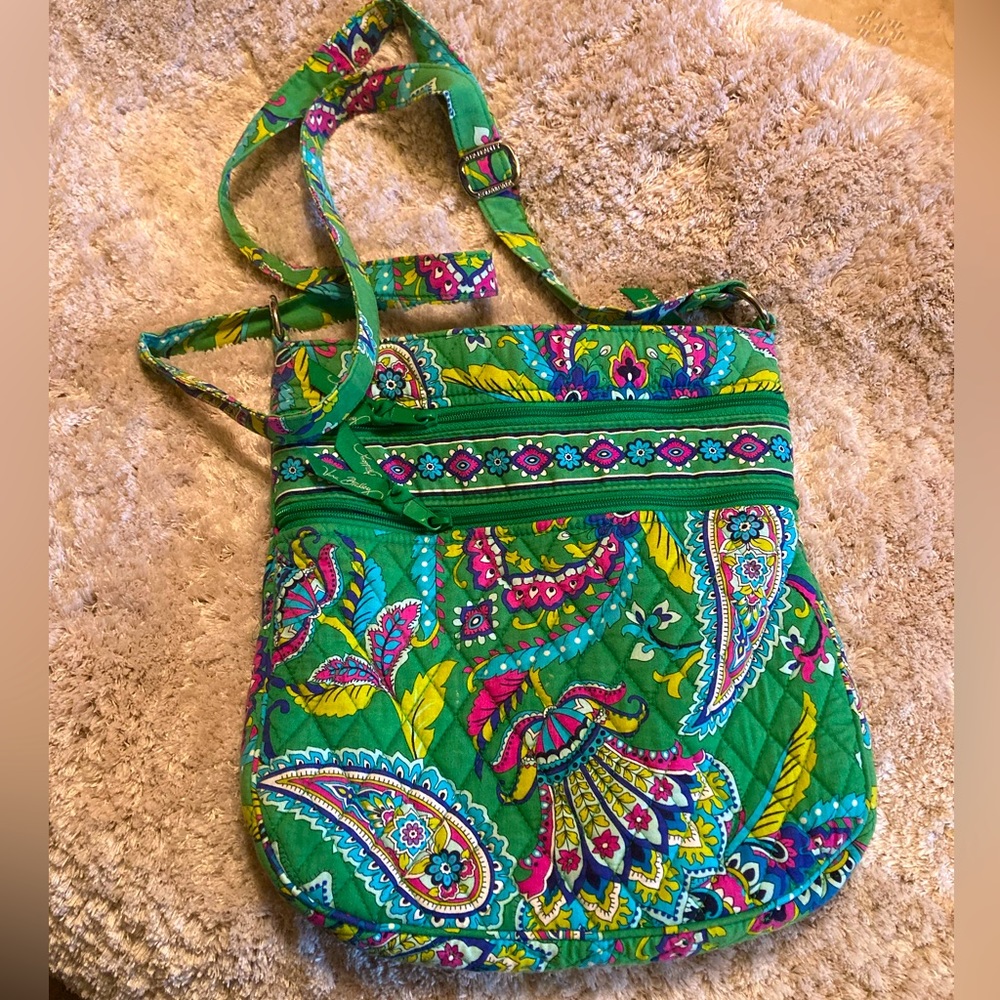 Authentic VERA BRADLEY-Emerald Paisley double zipper pocket crossbody! EUC!